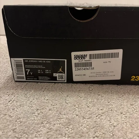 Jordan 1 Mid SE Diamond  Shorts White Black 2022 Size 7Y GS) DN4321-1001
