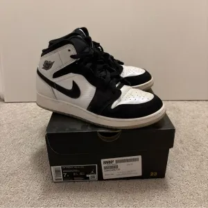 Jordan 1 Mid SE Diamond  Shorts White Black 2022 Size 7Y GS) DN4321-1001