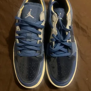 Jordan Blue Low-Top Sneakers Classic Design Air Jordan 1 Low SE Craft
