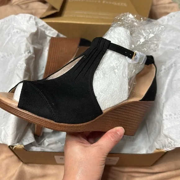 Journee Collection Womens Kedzie Wedge Sandals, 5 1/2 Medium, Black