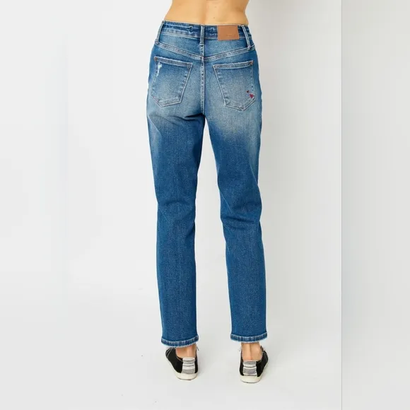 Judy Blue Full Size Queen Of Hearts Coin Pocket BF Jeans New Arrival!!