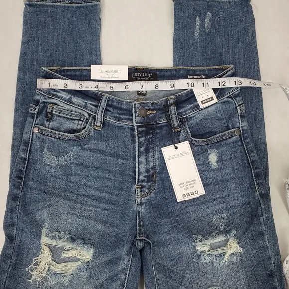 Judy Blue Mid Rise Boyfriend Fit with Stretch Sz 3/26 NWT Distressed MD Wash