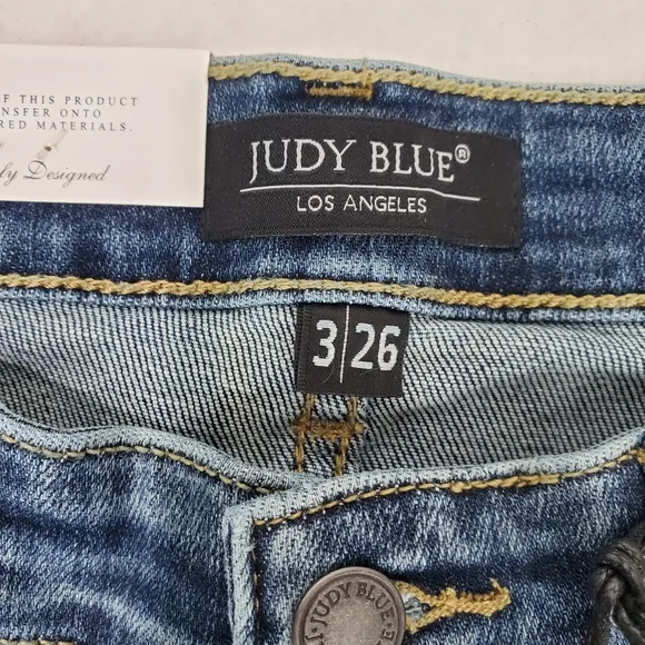 Judy Blue Mid Rise Boyfriend Fit with Stretch Sz 3/26 NWT Distressed MD Wash