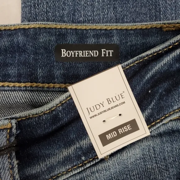 Judy Blue Mid Rise Boyfriend Fit with Stretch Sz 3/26 NWT Distressed MD Wash