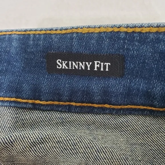 Judy Blue Mid Rise Boyfriend Fit with Stretch Sz 3/26 NWT Distressed MD Wash