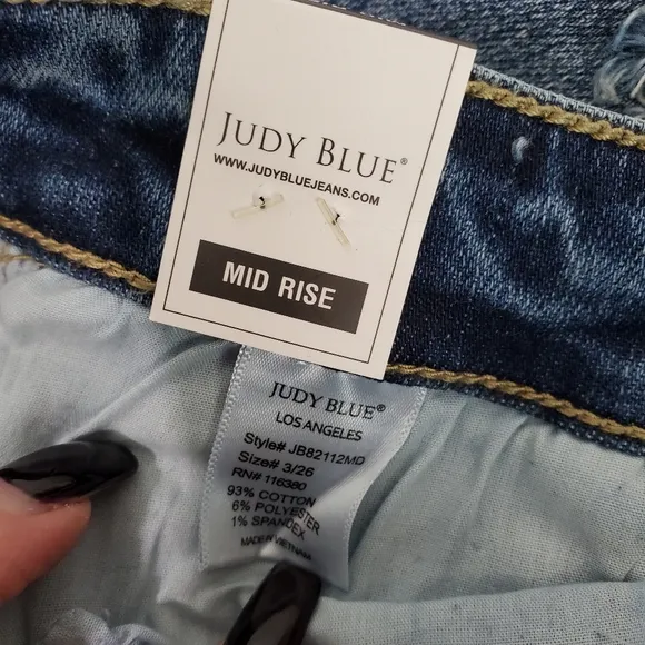 Judy Blue Mid Rise Boyfriend Fit with Stretch Sz 3/26 NWT Distressed MD Wash