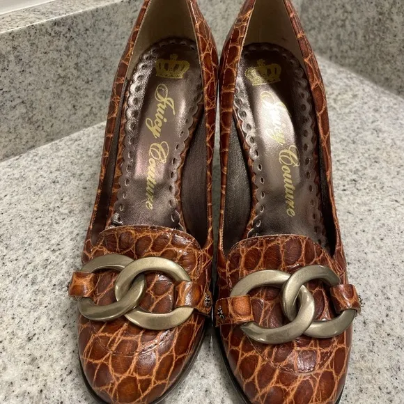 Juicy Couture ITALY Embossed Brown Croc Leather Round Toe Loafers Heels Sz 6.5