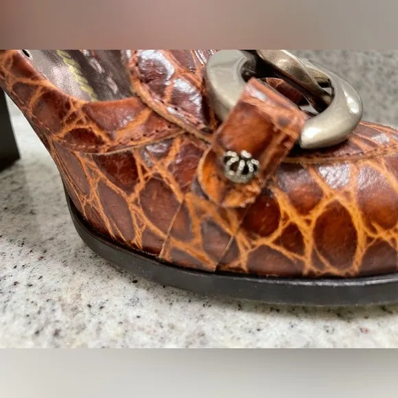 Juicy Couture ITALY Embossed Brown Croc Leather Round Toe Loafers Heels Sz 6.5