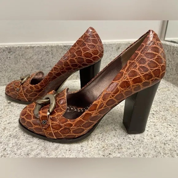 Juicy Couture ITALY Embossed Brown Croc Leather Round Toe Loafers Heels Sz 6.5