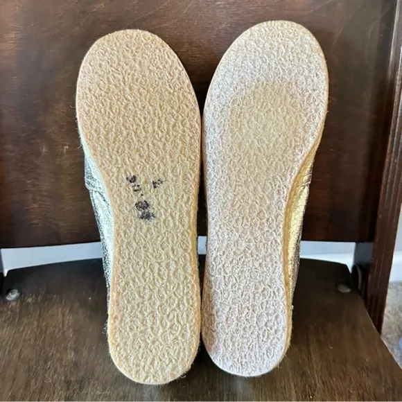 KAANAS Womens gold Metallic Espadrilles Loafers Slip On Shoes Sz US 37 or 7 NBW