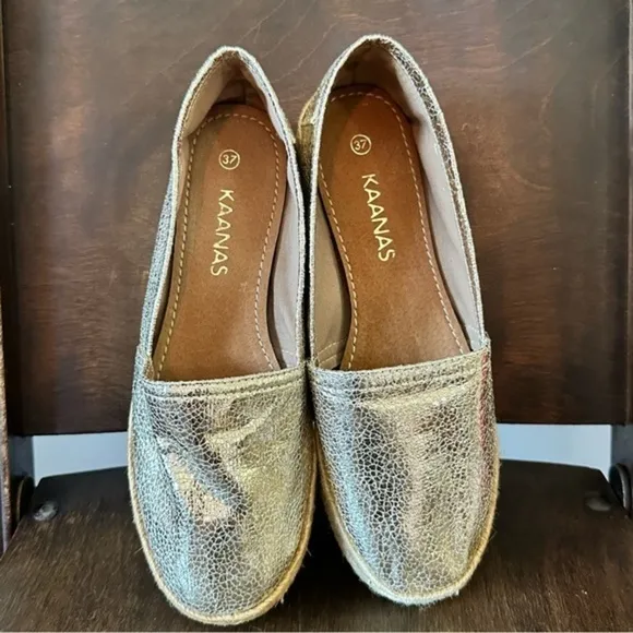 KAANAS Womens gold Metallic Espadrilles Loafers Slip On Shoes Sz US 37 or 7 NBW