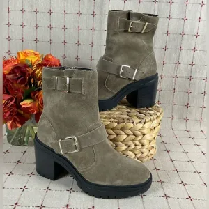 Kenneth Cole “Rhode” Suede Ankle Boots Double Buckle Lug Polar Grip Sole Sz 9