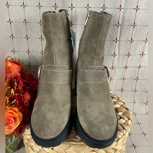 Kenneth Cole “Rhode” Suede Ankle Boots Double Buckle Lug Polar Grip Sole Sz 9