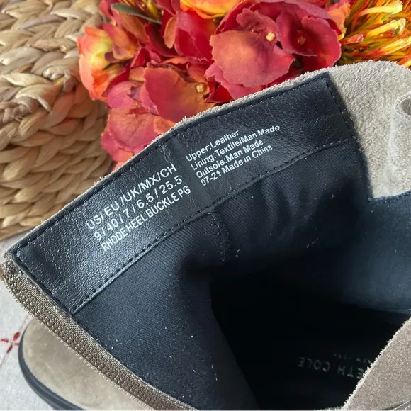 Kenneth Cole “Rhode” Suede Ankle Boots Double Buckle Lug Polar Grip Sole Sz 9