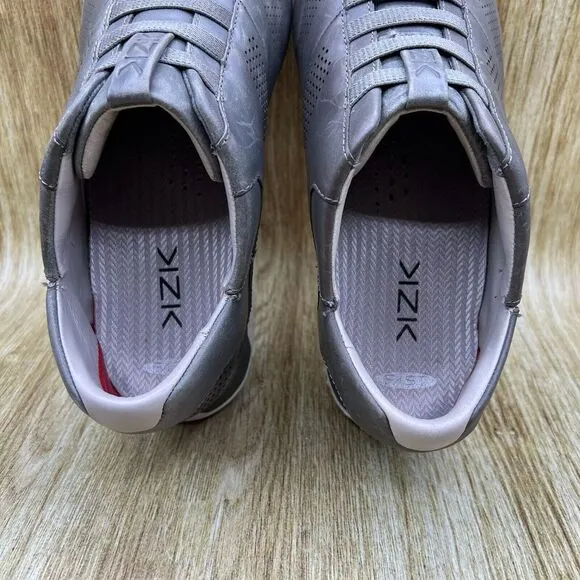 Kizik Boston Men's Size 9.5 Hands Free Slip On Grey‎ White Sneakers Shoes Casual
