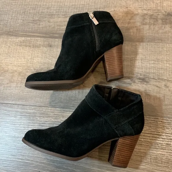 Kookaburra black suede heeled boots size 8