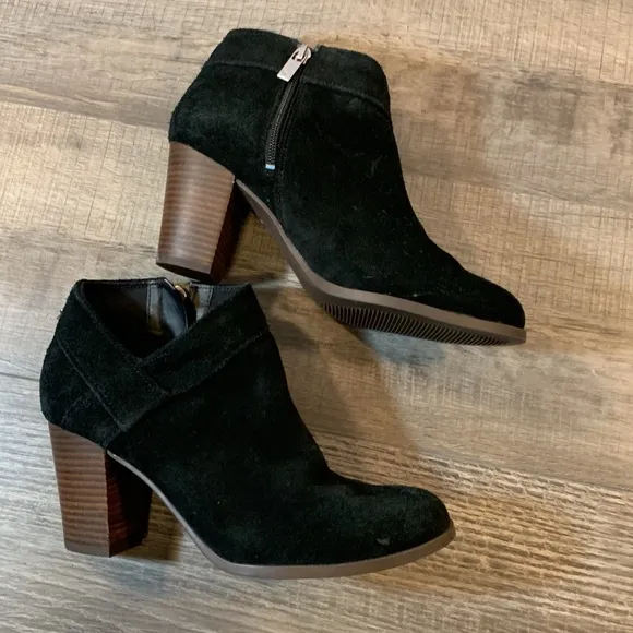 Kookaburra black suede heeled boots size 8