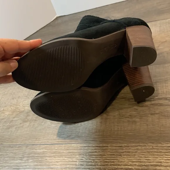 Kookaburra black suede heeled boots size 8