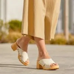 Kork-Ease Tatum Sandals Leather Slip On Heels Cream Size 10 NEW