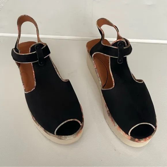 L'Amour des Pieds Women's Flat Sandals