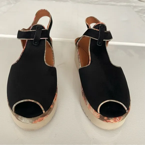 L'Amour des Pieds Women's Flat Sandals