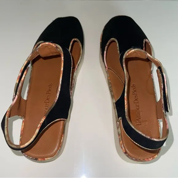 L'Amour des Pieds Women's Flat Sandals