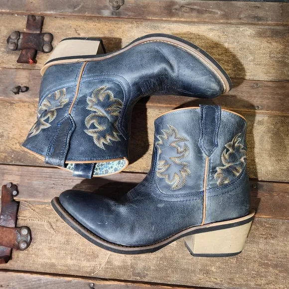 Laredo Sapphire Western Cowgirl Distressed Embroidered Leather Booties in Navy.