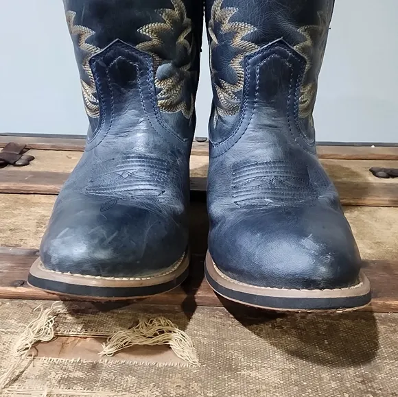 Laredo Sapphire Western Cowgirl Distressed Embroidered Leather Booties in Navy.