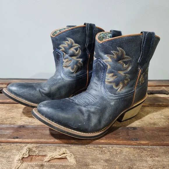 Laredo Sapphire Western Cowgirl Distressed Embroidered Leather Booties in Navy.