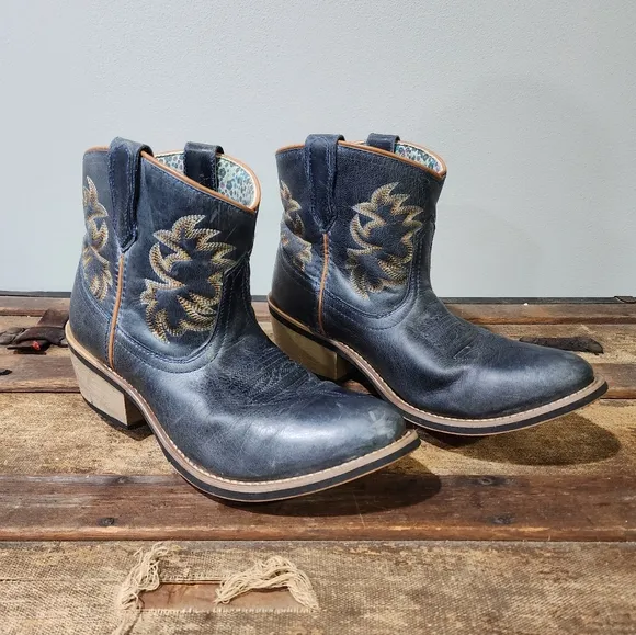 Laredo Sapphire Western Cowgirl Distressed Embroidered Leather Booties in Navy.