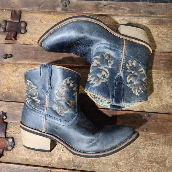 Laredo Sapphire Western Cowgirl Distressed Embroidered Leather Booties in Navy.