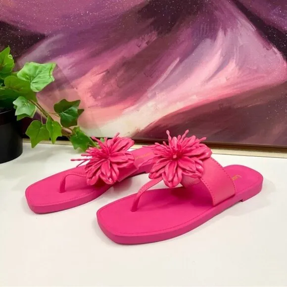 LARROUDE Hibiscus Flower Flip Flop Sandals in Pink Size 6/7