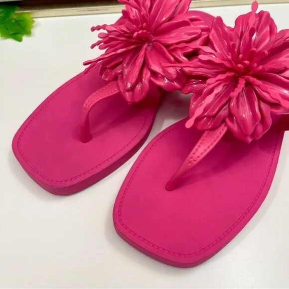 LARROUDE Hibiscus Flower Flip Flop Sandals in Pink Size 6/7