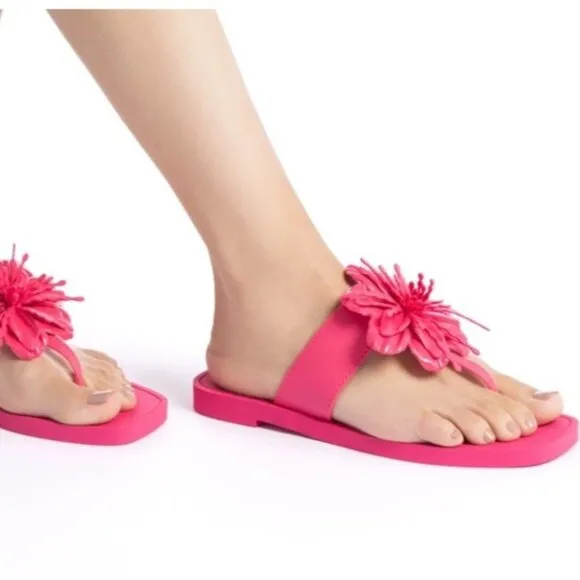 LARROUDE Hibiscus Flower Flip Flop Sandals in Pink Size 6/7