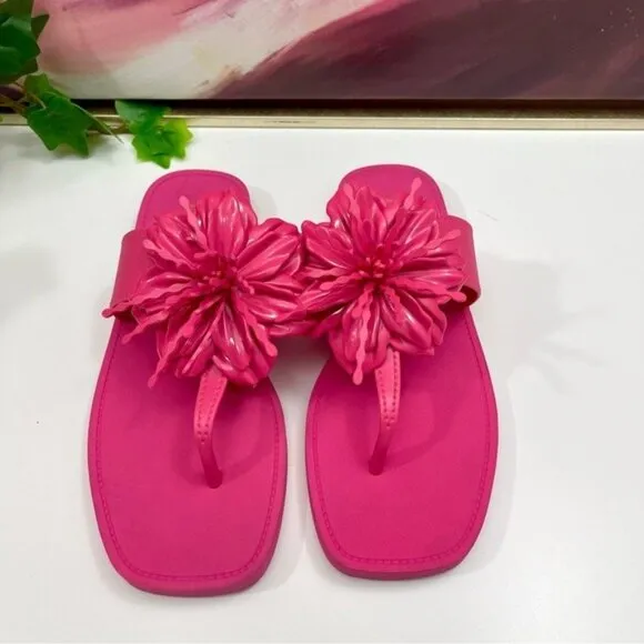 LARROUDE Hibiscus Flower Flip Flop Sandals in Pink Size 6/7