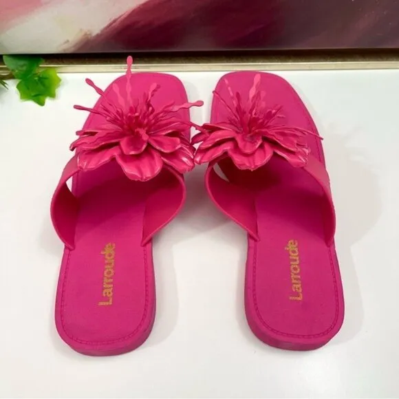 LARROUDE Hibiscus Flower Flip Flop Sandals in Pink Size 6/7