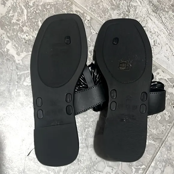 Larroude Hibiscus Sandals in Black, Size 10/11 NEW w/o Box