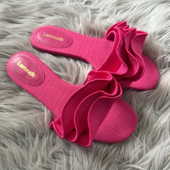 LARROUDE Ivy Ruffle Slip On Mule Flat Sandals in Pink Raffia Size 5 NWB