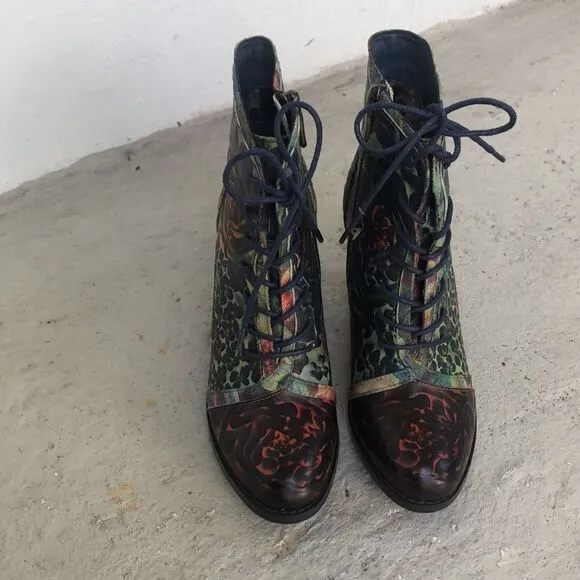 L’Artiste hand painted ankle boots