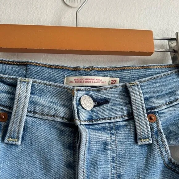 Levi’s Sz 27 Ribcage Straight Ankle Distressed Raw Hem Denim Jeans