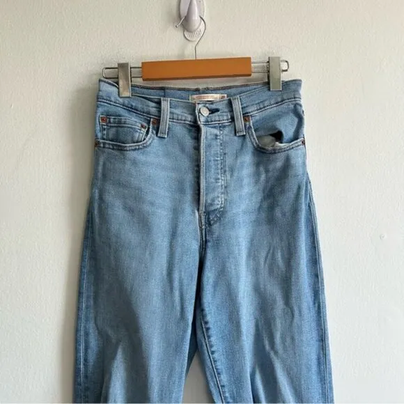 Levi’s Sz 27 Ribcage Straight Ankle Distressed Raw Hem Denim Jeans