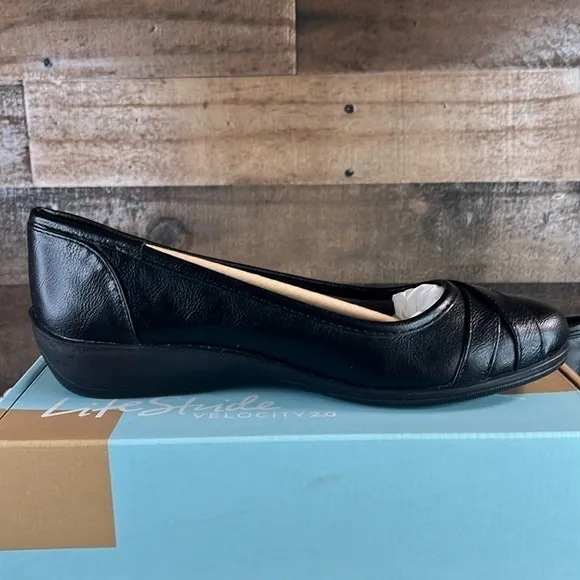 Life Stride Loyal Flat Black Vegan Flats Women's Size 8 N