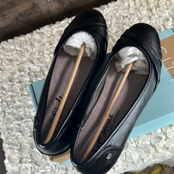 Life Stride Loyal Flat Black Vegan Flats Women's Size 8 N