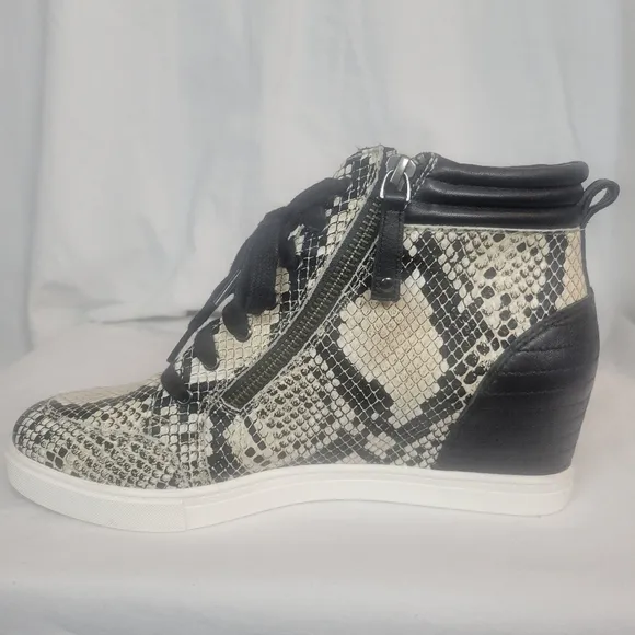 Linea Paolo Women's Niya Wedge Sneakers Cream Snakeskin Print Leather Lace sz 9