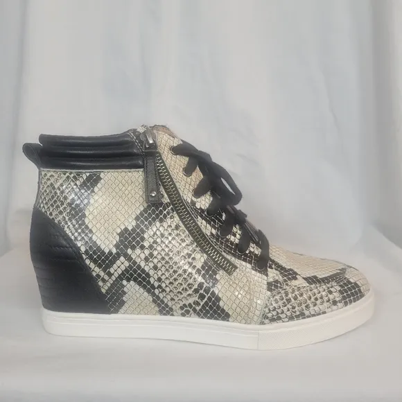 Linea Paolo Women's Niya Wedge Sneakers Cream Snakeskin Print Leather Lace sz 9