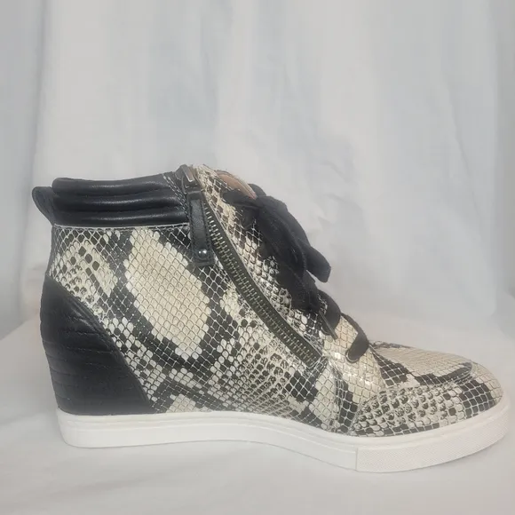 Linea Paolo Women's Niya Wedge Sneakers Cream Snakeskin Print Leather Lace sz 9