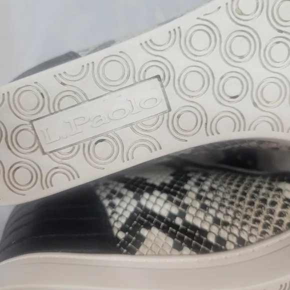 Linea Paolo Women's Niya Wedge Sneakers Cream Snakeskin Print Leather Lace sz 9