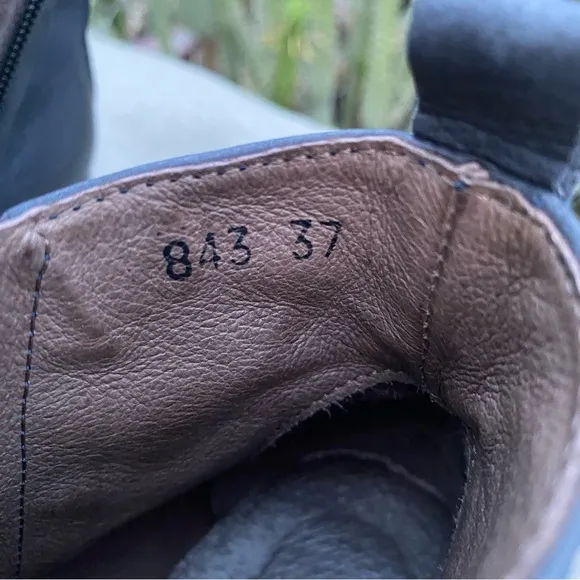 Lofina Boots With A Zipper