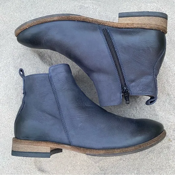 Lofina Boots With A Zipper