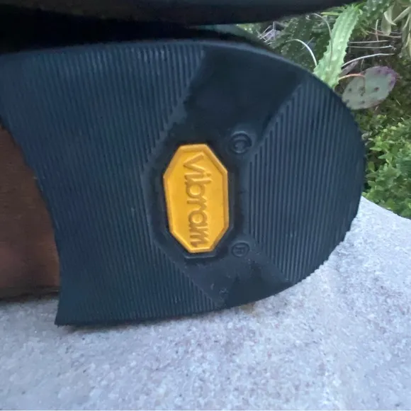 Lofina Boots With A Zipper